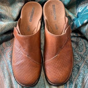 Clark’s Collection Slides in milk chocolate brown